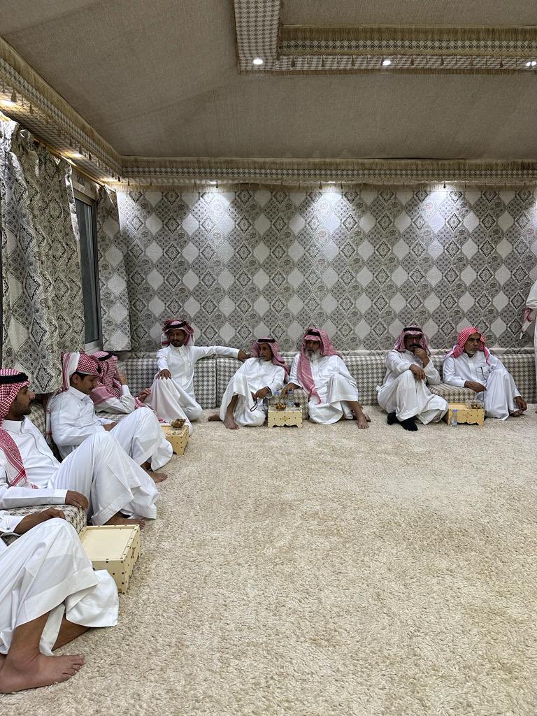 في ضيافة ابناء الخال/حمود بن رفاع الحبردي 
على شرف حضور
الشيخ بندر بن عليثه ابوسنون
وعمه الشيخ محمد سلطان ابوسنون
والشيخ فهد مطلق ابوسنون
وربعهم الحبردية بهجرة القراره

كثر الله خيرهم على حسن الاستقبال والضيافة
وابدو الاستعداد بالمساهمه في  #حملة_اعتاق_رقبة_سلطان_المقاطي_العتيبي