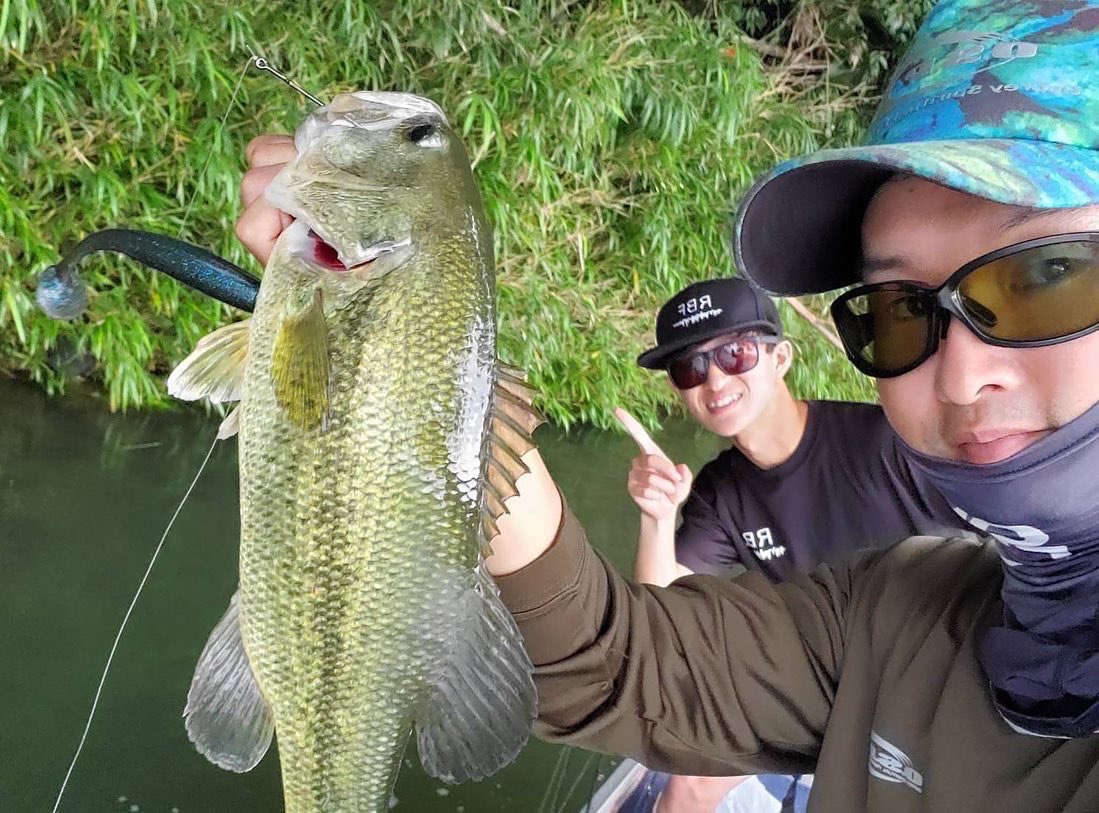 ruibakuchou's tweet photo. 昨日はO.S.Pプロスタッフのチョッパーさんと岡山リザーバー🎣
数もサイズも釣れたし、チョッパーさんはデカイの大量乱獲してました、、、
今回も新たな引き出しを開けてもらったので
自分のモノに出来るように頑張ります！

ありがとうございました！

#osp
#legitdesign 
#electric_fishing https://t.co/080lMSd9BX