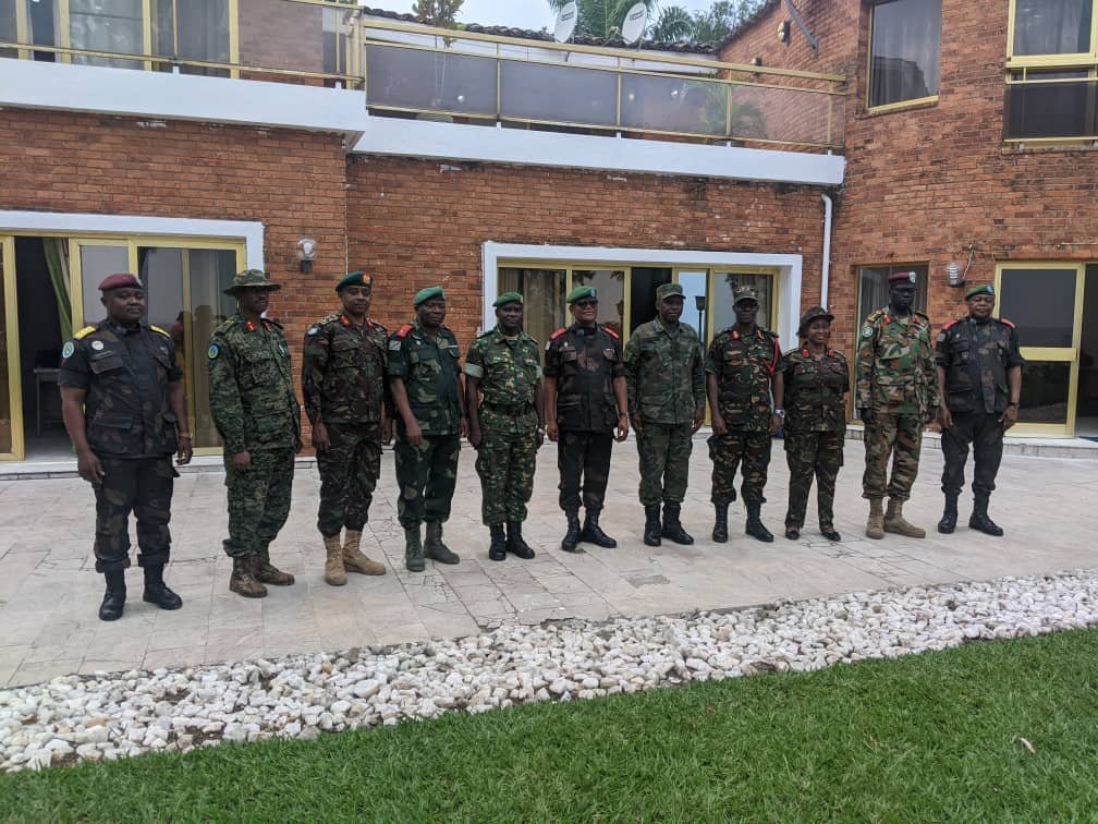 Ikiriho's tweet photo. 🇨🇩 #RDC Conduite par le Gén. Major Ignace Sibomana🇧🇮, la mission d'évaluation de @eacrf_DRC a rencontré ce 8 juillet le gouverneur militaire du #NordKivu Constant Ndima. La veille, elle avait visité le contingent #burundi-ais à #Mubambiro et #Mushake dans le territoire de #Masisi https://t.co/5JByzqEggj