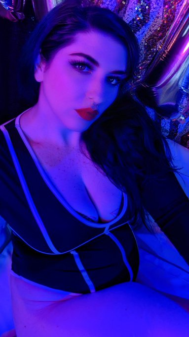 Who's in the mood for morning hypnosis? 😈 https://t.co/Xbx40Y4lYn