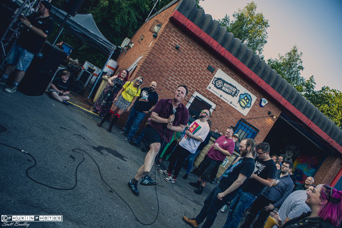 TOTAL VICTORY tweet media