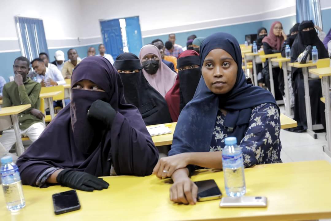 soomaliteachers's tweet photo. Xiriirka Guud Ururrada Shaqaalaha Soomaaliyeed @socotuofficial ayaa qabatay tababar ku saabsan wacyigelinta Hiigsiga Caalamiga ah ee Socdaalka shaqaalaha  (GCM).
Tababarka ayaa waxaa ka soo qeyb galay wakiilo ka socday Ururada xubnaha ka ah SOCOTU.
.
.
. https://t.co/FhEbK2me4N