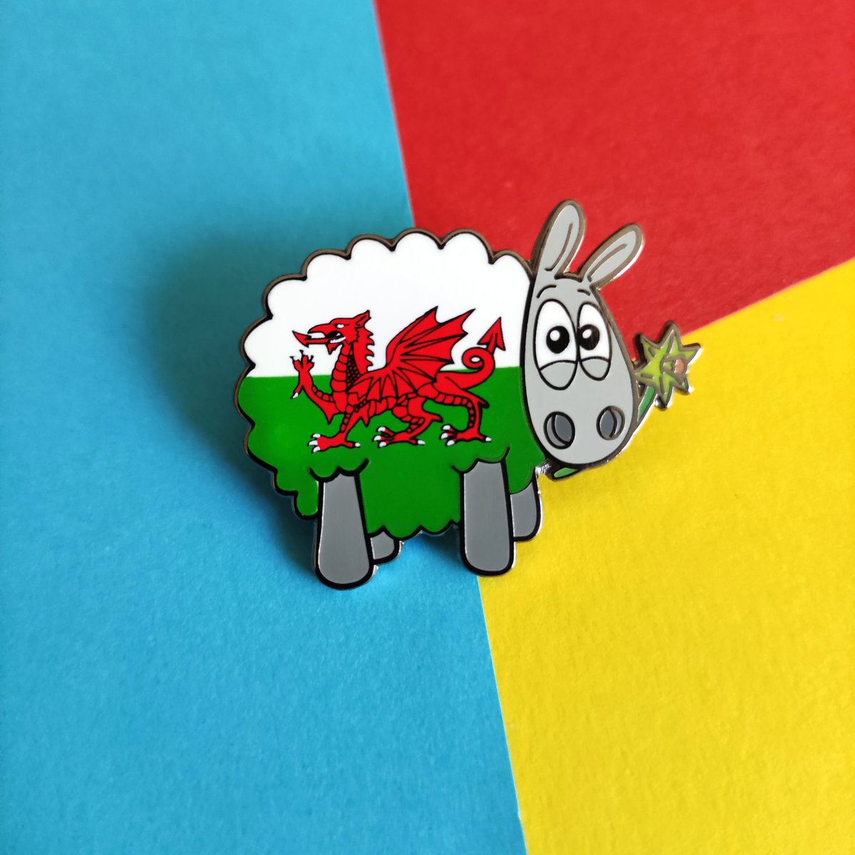 eweniverse's tweet image. Restocked my Welsh sheep pin baaadges at etsy.com/listing/106723…
#welshhour #welshbiz @HourWelsh #welshcrafthour #wales #shopindie #shopsmall