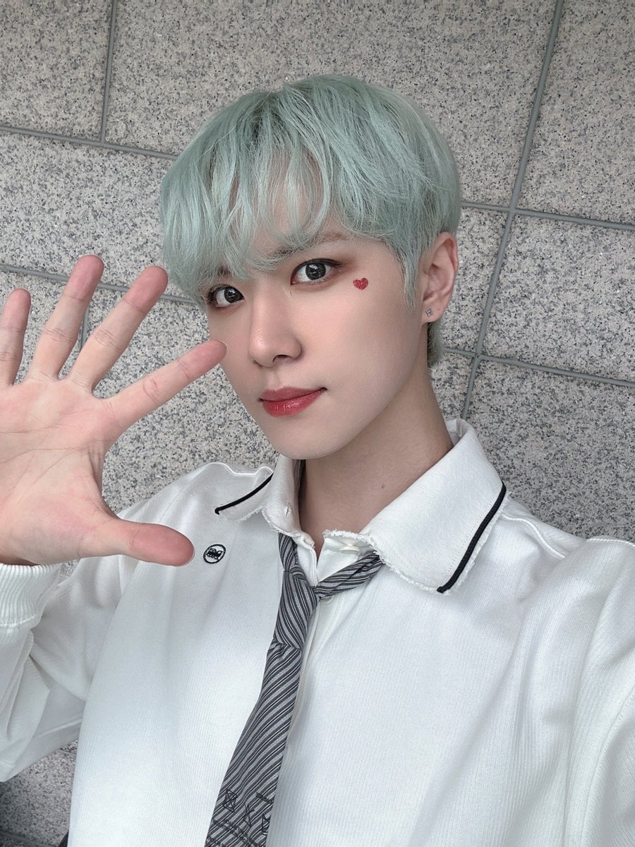 WEi__Member's tweet photo. [#동한] 루아이🩵🩵🩵 https://t.co/U8JRwmBkIU