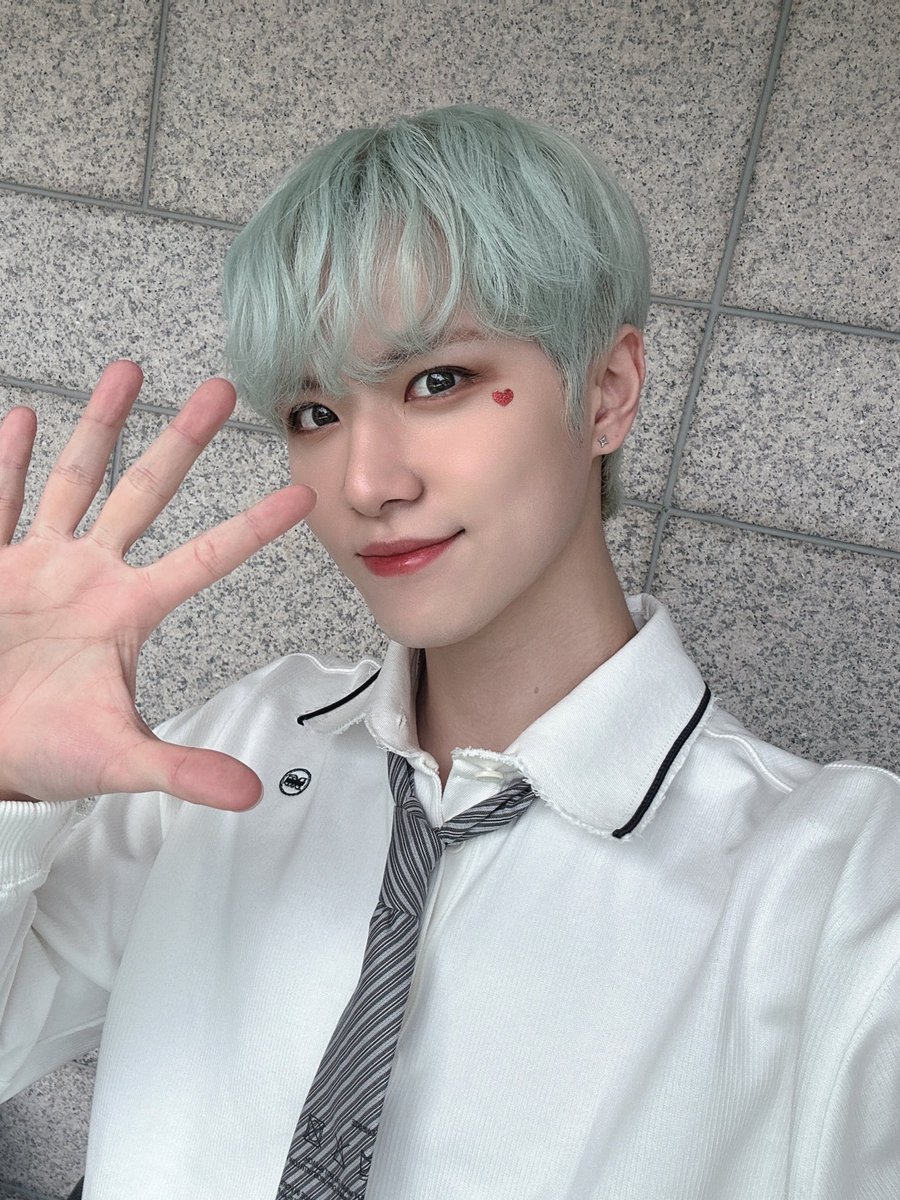 WEi__Member's tweet photo. [#동한] 루아이🩵🩵🩵 https://t.co/U8JRwmBkIU