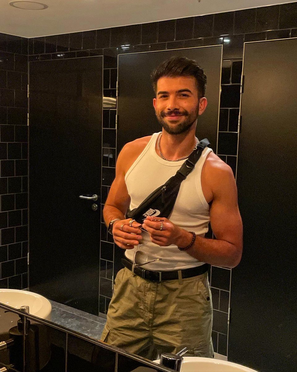 Vitor Moreira - I Kissed A Boy tweet media