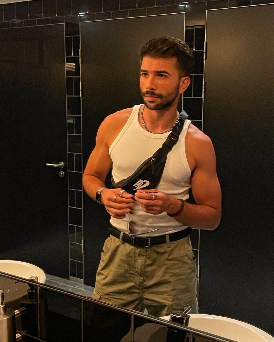 Vitor Moreira - I Kissed A Boy tweet media