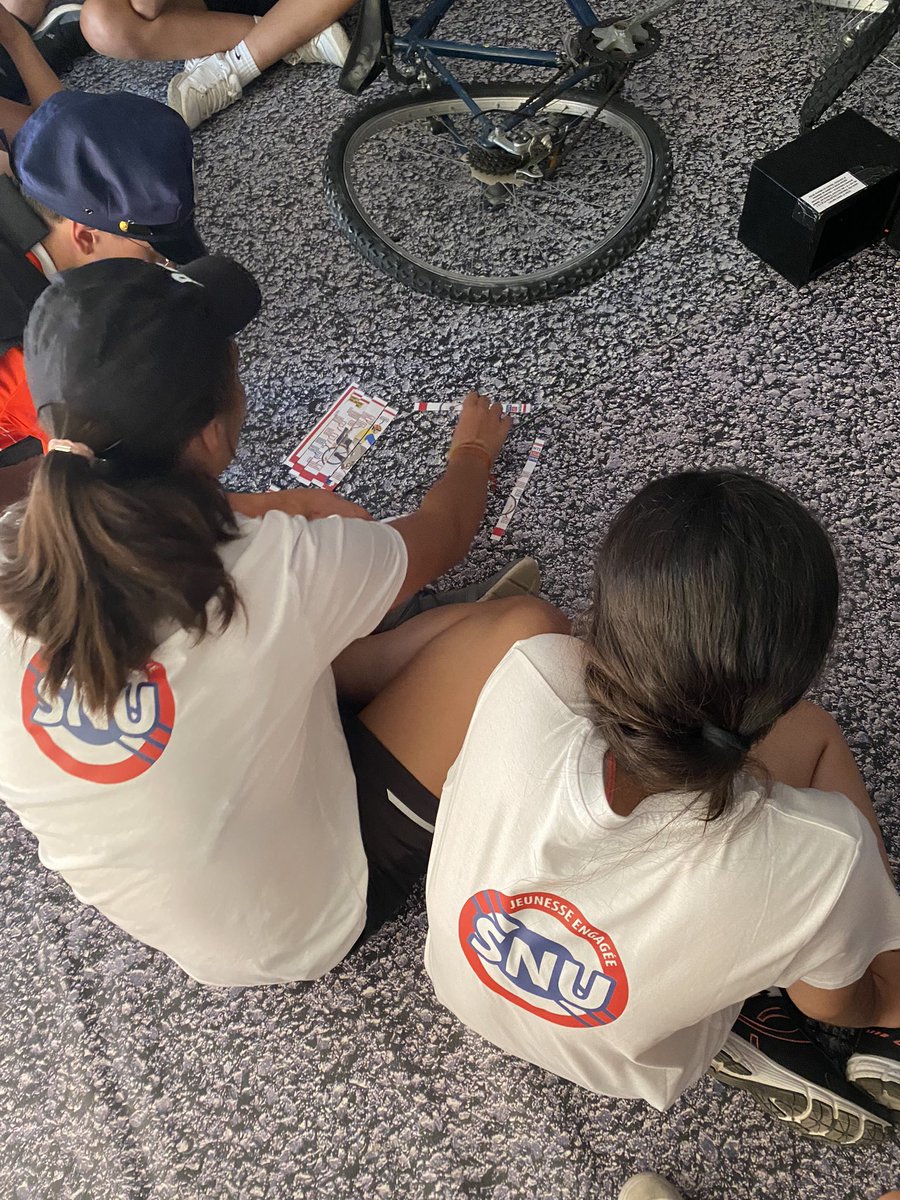 ➡️ Notre engagement au service de la #SecuriteRoutiere est constant, puissant et prend diverses formes. 

➡️ Ici sur notre escape game, Prix national innovation dans le #Cantal , dans le cadre du #SNU !