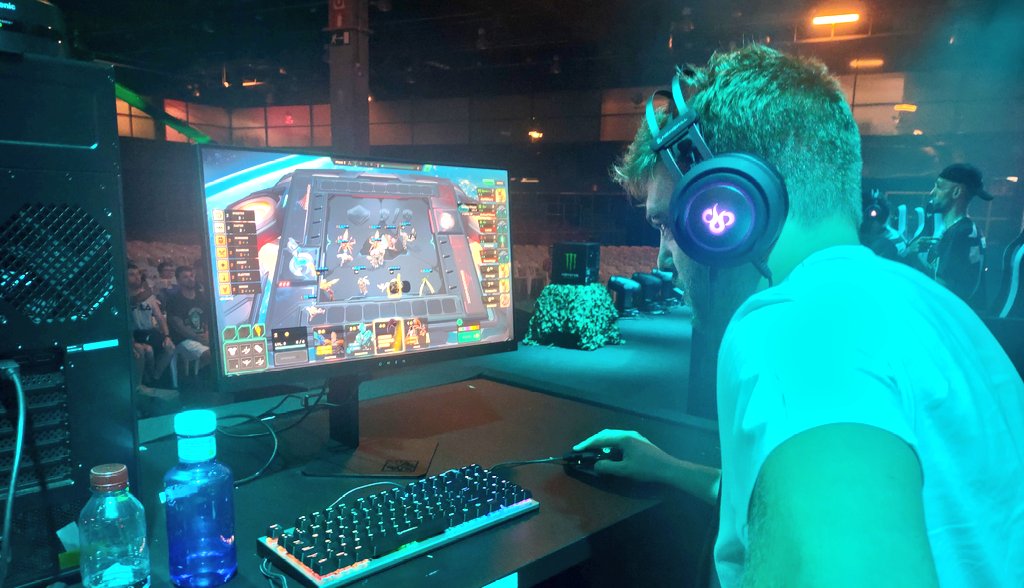 CyberTitansGame's tweet photo. The $6,000 prizepool just flew away. Final standings and earnings 👇

🥇 @UnVaal $1,000
🥈 @NoostalGy_Hs $650
🥉 @J_Skylan $500
🏅 @Aiz95H $450
🏅 @IvX10 $400
🏅 @gonzalodorrego $350
🏅 @Computin10 $300
🏅 @GoonerGaming_ $250

Thank you @DreamHackSpain 🦾

Thank you community! https://t.co/GvMzUsuW30