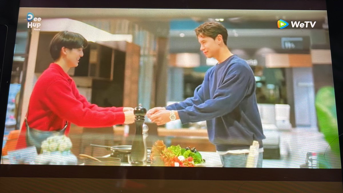 prapaissky's tweet photo. i had to walk my room twice bc this scene made me eat butterflies goddamnn 😭😭😭

#StepByStep 
#StepByStepEP6 https://t.co/v4T9ANFwpv