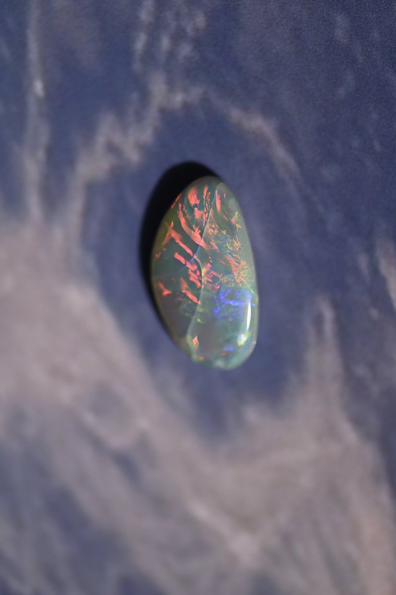 KarlaVittetoe's tweet image. In this @cleirstudio new project #InProcess, we feature an incredible &amp;amp; unique cut to perfection 4,5 carats Australian Dark Opal, known for its play of color. It is these very special inclusions that distinguish it from others; there is no other gem quite like it 🔥. 

This stone
