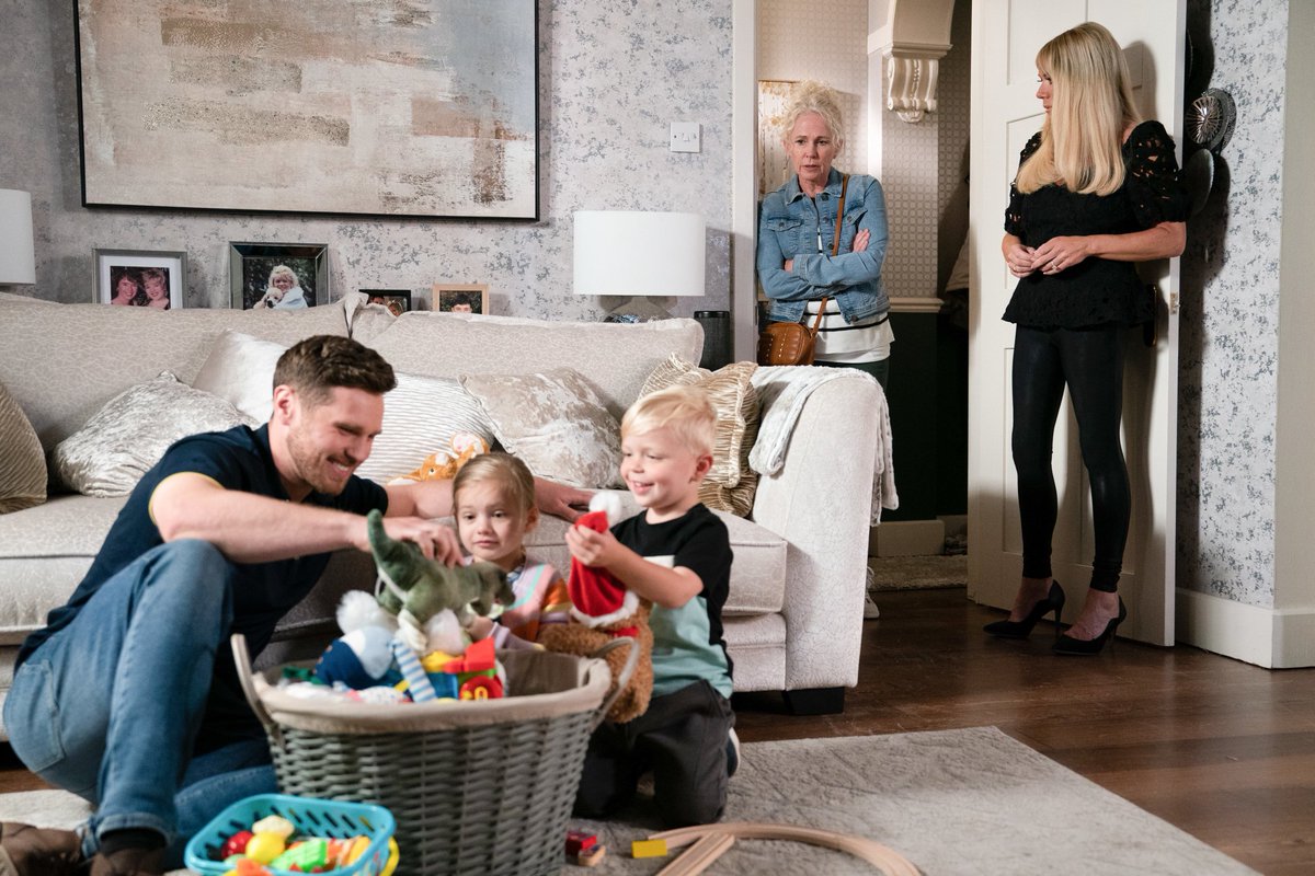 Peggy Mitchell Jr (@peggytaylorx2) on Twitter photo 