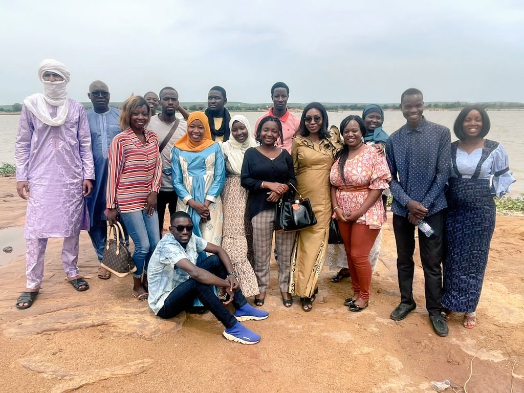 kante_taki's tweet photo. 5ème session de la formation "Génération à venir 2023" de la @FESonline à la mairie #Koulikoro (2è région du #Mali) portant sur la #Décentralisation et la #Déconcentration. Belle journée clôturée par une visite au bord du fleuve Niger, à la #comanav et sur des sites historiques. https://t.co/Zn1RukCLGR