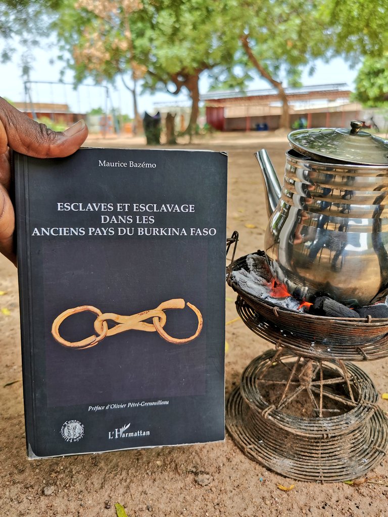 Aujourd'hui c'est dimanche 🤧 #ThéPartyLivre

[Relecture]

Marque du 'thé vert de Chine' : #Taoudeni 🤧🤤

Auteurs de l'œuvre: Maurice Bazémo

Titre: Esclaves et Esclavage dans les anciens pays du Burkina Faso 

Lieu: Saaba (#PALAISGOURMAND) 
#TL226 #lwili #BurkinaFaso