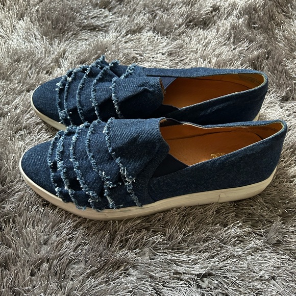 boogee37's tweet photo. So good I had to share! Check out all the items I'm loving on @Poshmarkapp #poshmark #fashion #style #shopmycloset #seychelles #brooks #lululemonathletica: https://t.co/F6KBvDAbJZ https://t.co/MKpsMepoG2