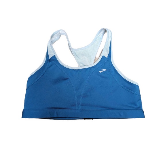 boogee37's tweet photo. So good I had to share! Check out all the items I'm loving on @Poshmarkapp #poshmark #fashion #style #shopmycloset #seychelles #brooks #lululemonathletica: https://t.co/F6KBvDAbJZ https://t.co/MKpsMepoG2