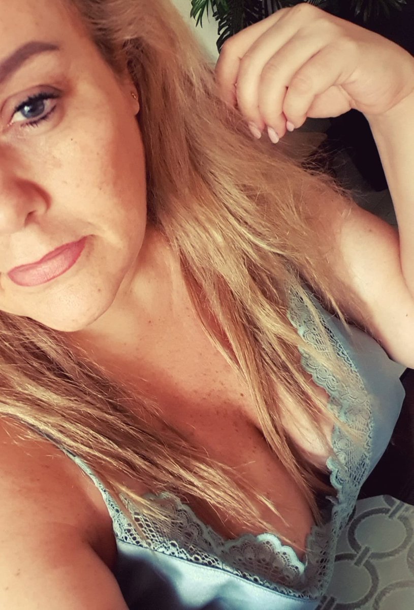 M_Reniere's tweet photo. El sex○ puede ser 1acto muy estresante:

☝La primera vez te escondes de tus padres,
☝ luego de tus hijos,
y 
☝ después de tu pareja!!.🤪😄😄😄😄

Ten piedad Señor!!!
#sex 
#love 
#CoupleGoals 
#melissa https://t.co/JVsQig4fcj