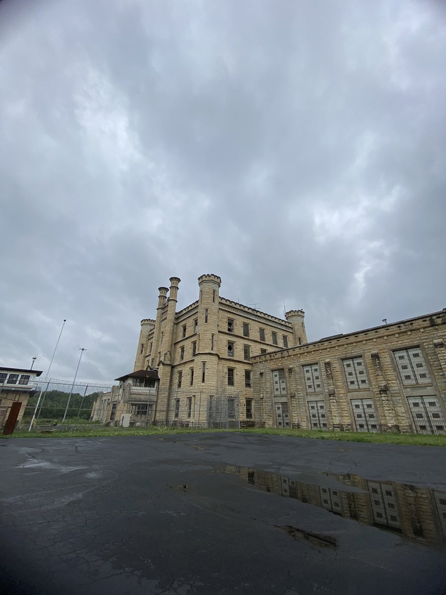 _carlijohnston's tweet photo. Investigation at the prison was soooo damn good!! My mind was blownnn and got some of my favorite activity ever tonight and just knowing this is the start and there is so much more to come for this doc is amazing. This is going to be INSANE!
#PROJECTLIMESTONE https://t.co/UGmmHZo5eU