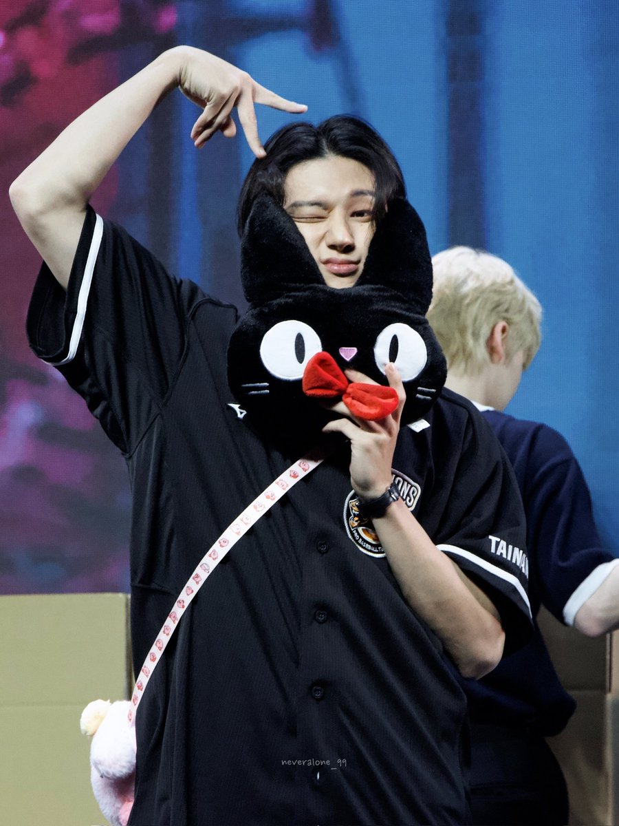 230709 대만 팬싸 

깜고영이 너무 귀엽고 깜찍해 🐈‍⬛🖤

#우영 #WOOYOUNG #에이티즈 #ATEEZ