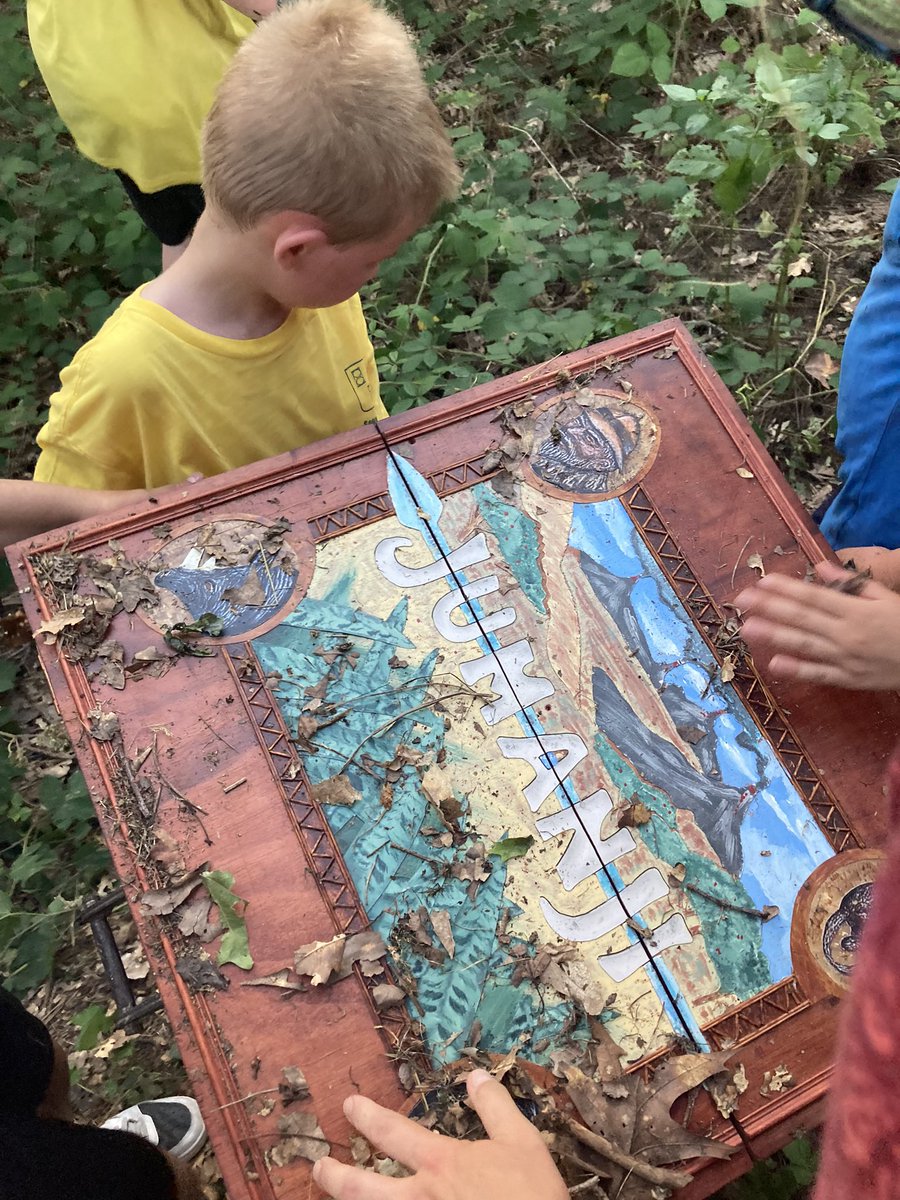 ScoutingFLG's tweet photo. Tijdens ons feestkamp gelijk een bijzondere wending… we hebben een spel gevonden dat we uit moeten spelen 😳😁🎉 https://t.co/6xbx9sFz1u