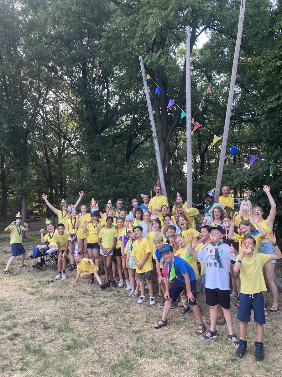 ScoutingFLG's tweet photo. Tijdens ons feestkamp gelijk een bijzondere wending… we hebben een spel gevonden dat we uit moeten spelen 😳😁🎉 https://t.co/6xbx9sFz1u