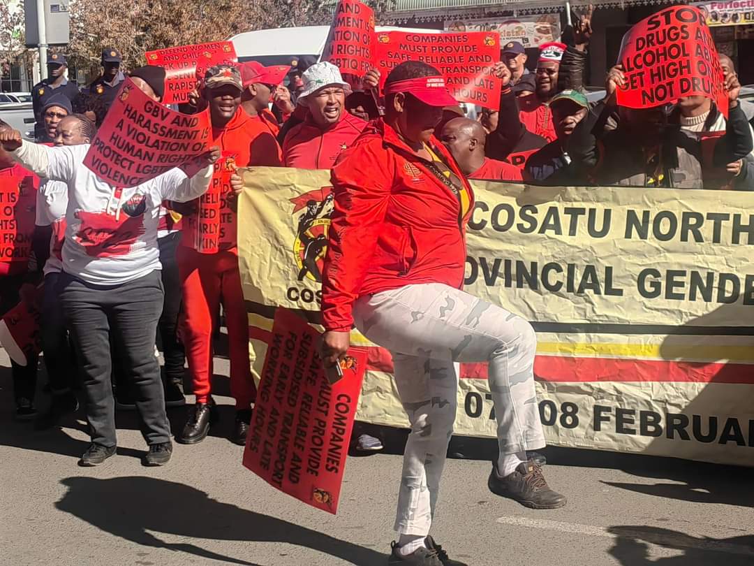 _cosatu's tweet photo. @Radio2000_ZA @ReggiePhilander Workers under Cosatu have given employers fourteen days to respond to the demands of workers #NoToHighInterestRates #NoToUnemployment #NoToCorruption #NoToCrime #NoToAttacksonCollectiveBargaining https://t.co/iompbsVE4s
