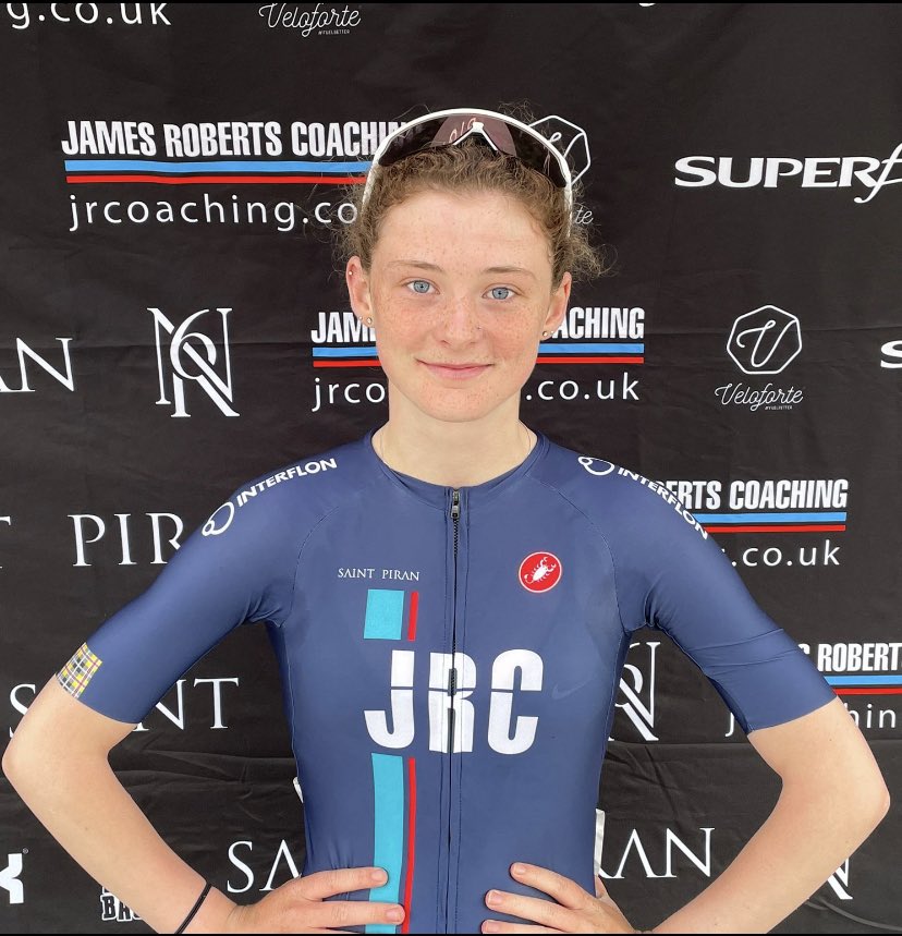 Bennett2Julian's tweet photo. Off @bb_bennett1 goes to race with @jrc_team in woman’s team cup at Worcester today. Massive thanks to her sponsor @owensgroupuk @DyfedRecycling for all the logistics help getting her to the races. Wise this junior team luck up against all the women’s teams today. https://t.co/lynIURxhyQ