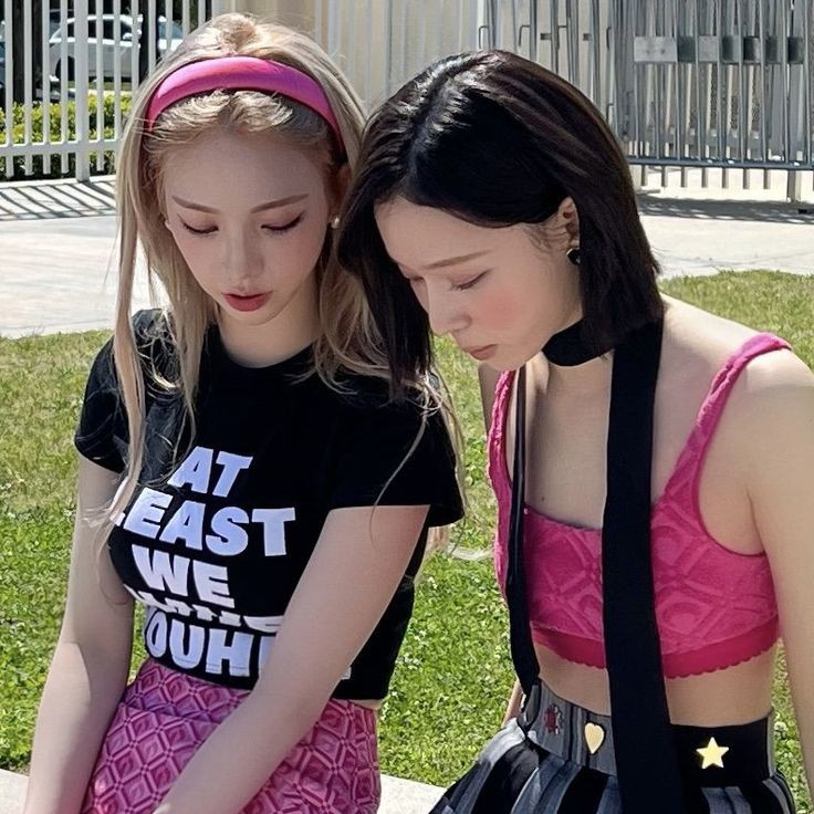ieowiu's tweet photo. winrina, sunjing qiutong coty 😋✋🏻
#winrina #jiminjeong #tamendegushi #coty #wow #keren #anjay #sunjing #qiutong https://t.co/vaDvMWoapC