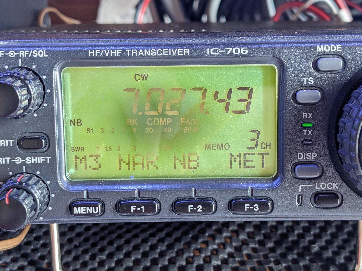 yamamisedesu's tweet image. そろそろやらなくては見難くて仕方がない！
重い腰を上げ液晶画面直しました。
#アマチュア無線
#Ic706
#ビネガーシンドローム