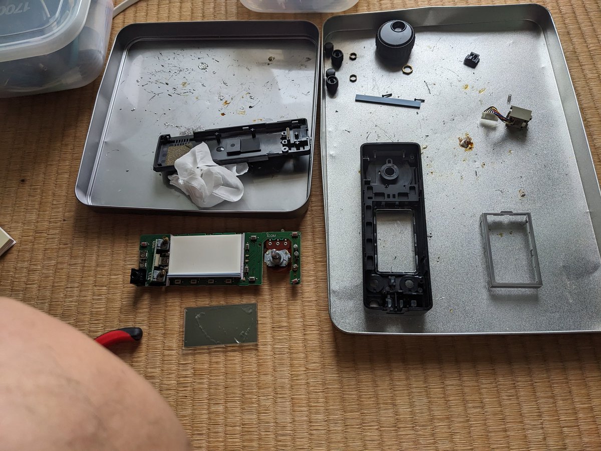 yamamisedesu's tweet image. そろそろやらなくては見難くて仕方がない！
重い腰を上げ液晶画面直しました。
#アマチュア無線
#Ic706
#ビネガーシンドローム