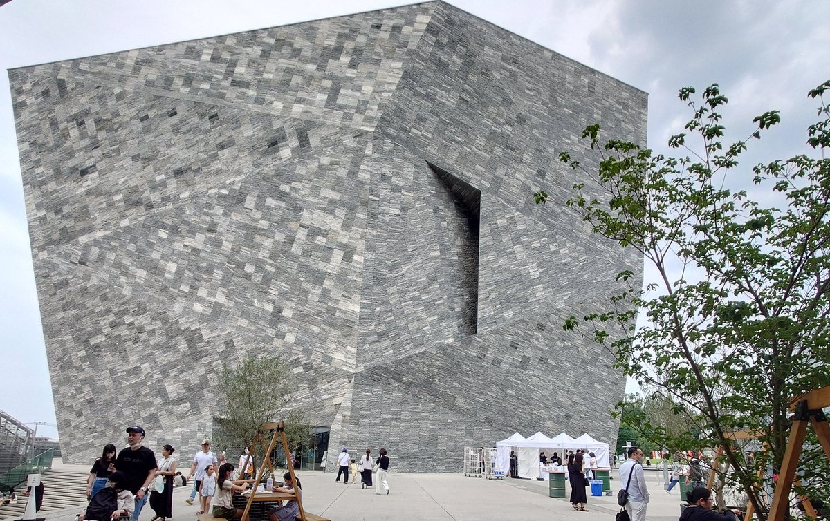 ts_103's tweet photo. 今日は、#ところざわサクラタウン まで、#DEVILE を観に行って参りました!大阪で観たキャストと同じでしたが、皆洗練されてパワーアップしてました👍
終演後、あまりの蒸し暑さに🍺と🍧🤭 https://t.co/6JtRaLjfXQ