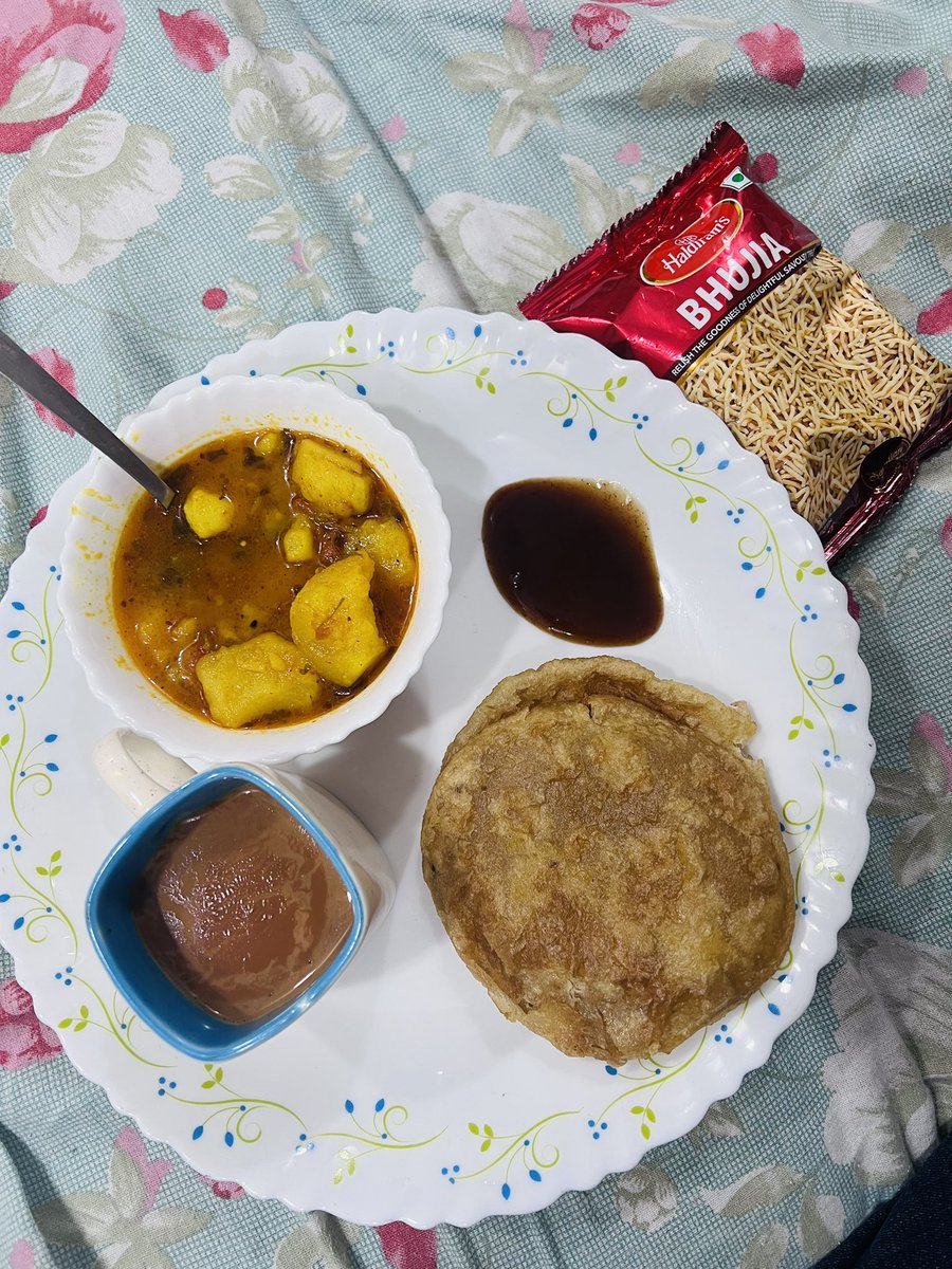 Can my brunch get more marwadi than this? 😁