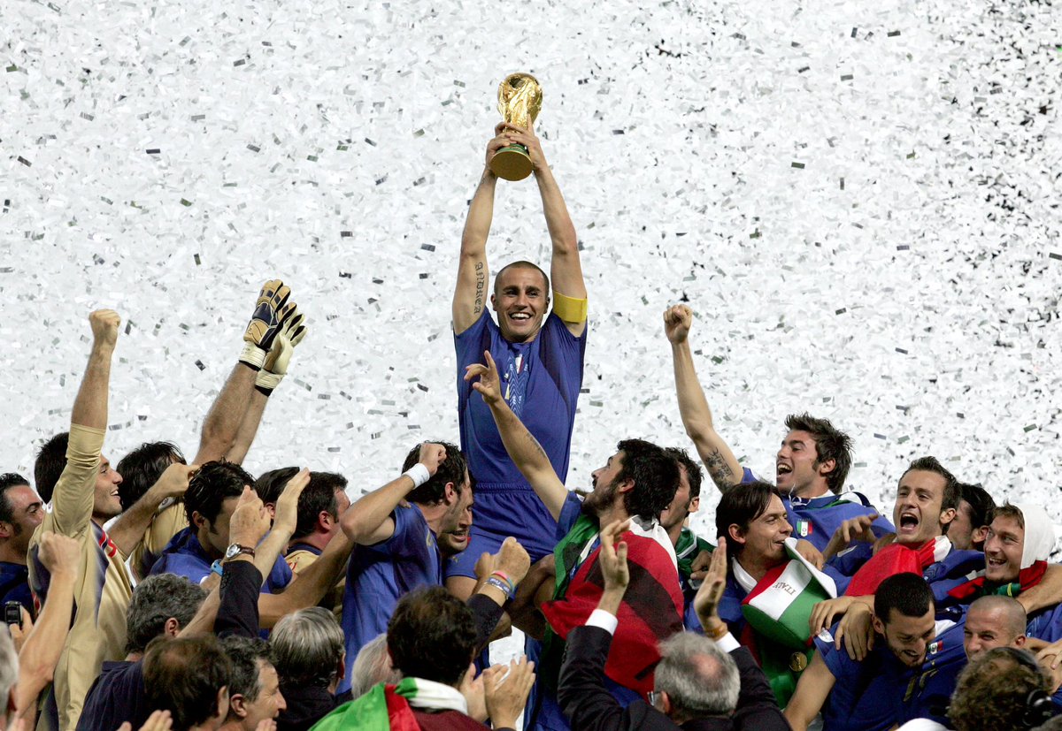 🏆🌍 𝟬𝟵.𝟬𝟳.𝟮𝟬𝟬𝟲 💙🇮🇹 👇🏻 Un thread lungo 17 anni 😍 #Nazionale #Azzurri #VivoAzzurro