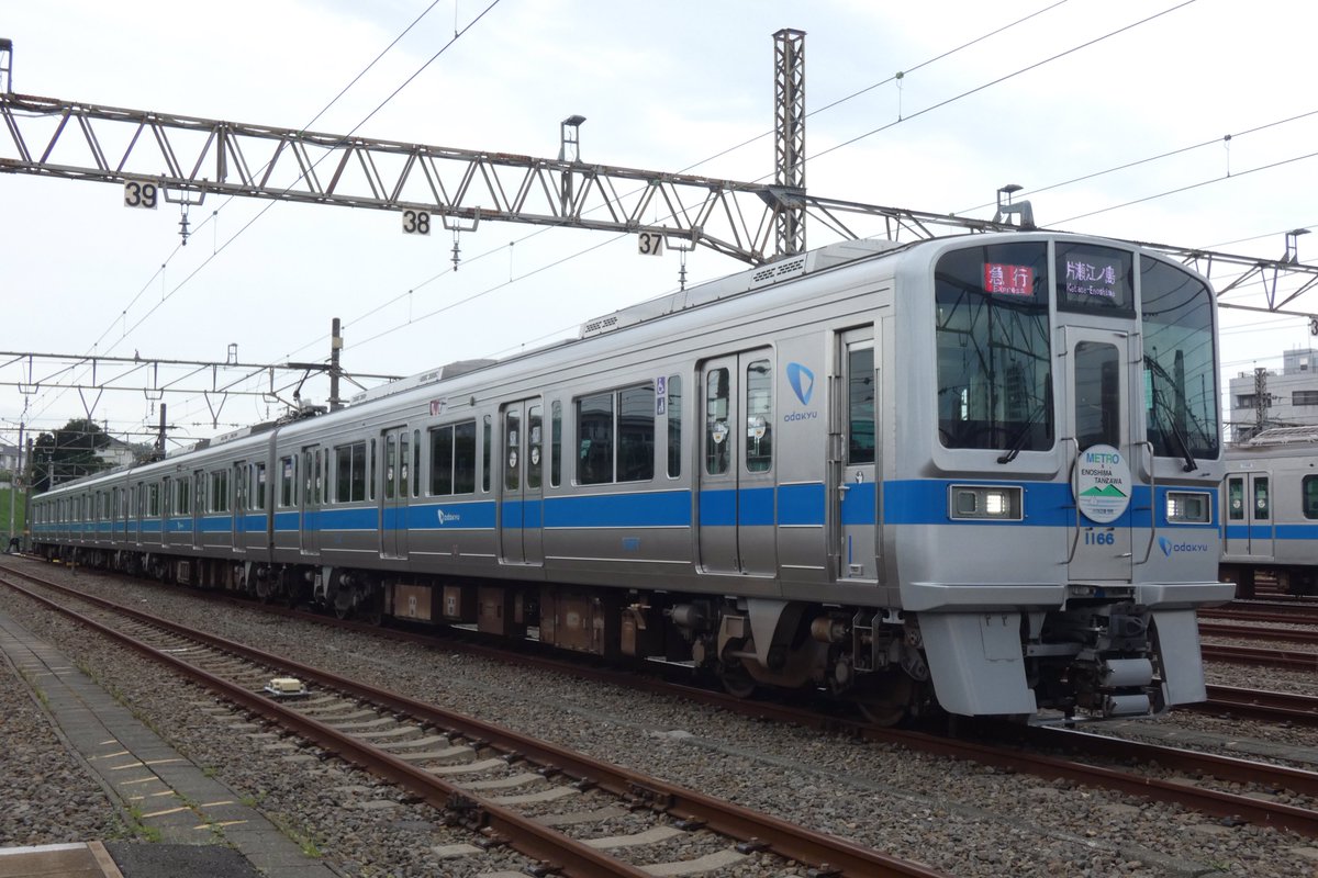 obakyu_e's tweet photo. 7/9
小田急まなたび鉄道倶楽部
小田急の電車写真撮影会1000形就役
35周年記念撮影会
1066F(1066×4)

急行片瀬江ノ島
メトロ江の島・丹沢号ヘッドマーク
多摩急行の次はメトロ丹沢・江の島号のヘッドマークが取り付けられました https://t.co/gIGNKN5GL9