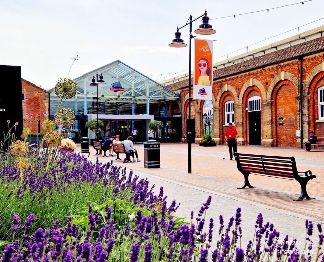 WigwamProperty's tweet photo. On Sunday we share scenes of Swindon (sometimes) 💕💕

🔗 Visit: https://t.co/FtWYRwCXeE for the latest home and lifestyle features across Swindon and the surrounding areas
_
Credit. @rimpysharma19

#swindon #swindondesigneroutlet #_igers #aliumsflower #summervibes #shopping https://t.co/lGdTqmb1Am
