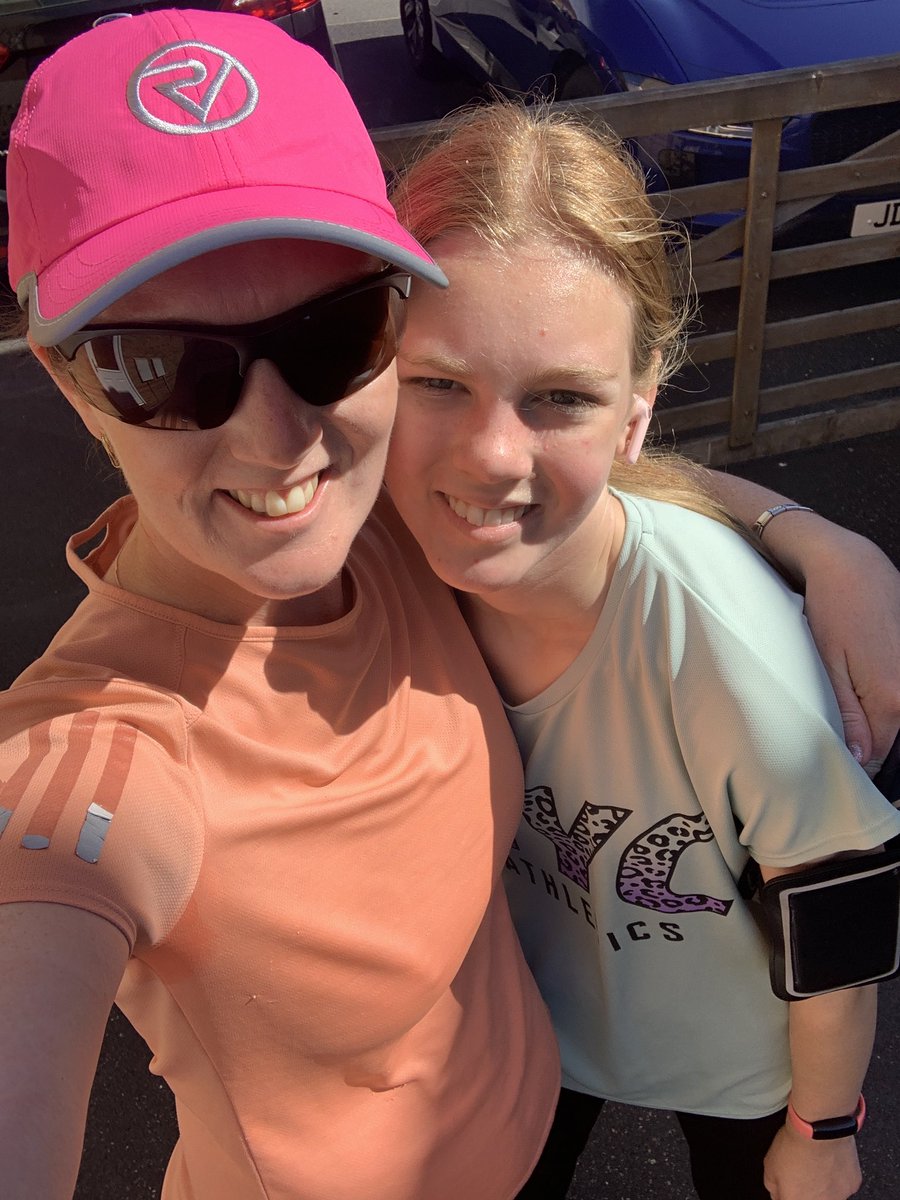 rmarriott84's tweet photo. @GaryBarlow my daughter is running her first Race for life next week. Her training has gone so well. Please wish her luck!! 🍀 🏃🏼‍♀️💪🏻 I’m so proud of her! 🤩😍 xx https://t.co/yXnSXqkNOr