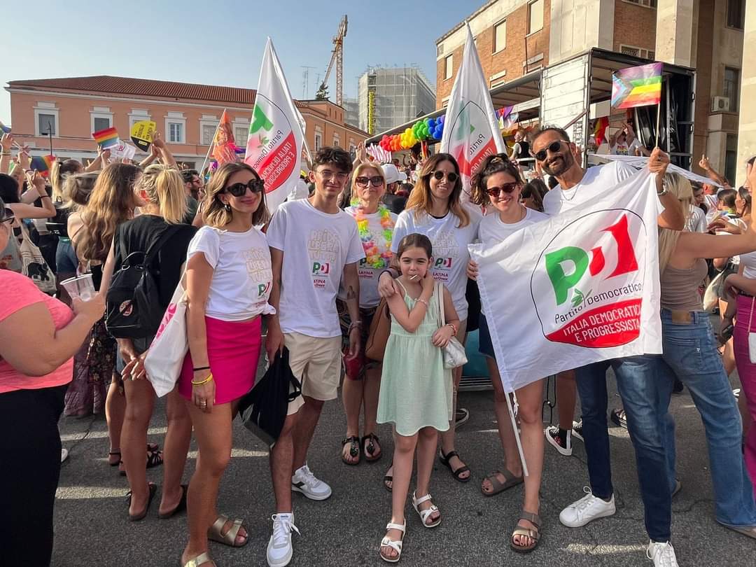Dani_A_Fiore's tweet photo. Ieri al #LazioPride a Latina, una bellissima festa per i diritti della comunità arcobaleno contro ogni discriminazione. Un'occasione persa per il comune di #Latina https://t.co/CpVUndF7Oe