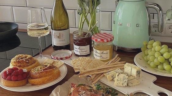 malusokay's tweet image. Sundays are for cosy brunch dates 🥯