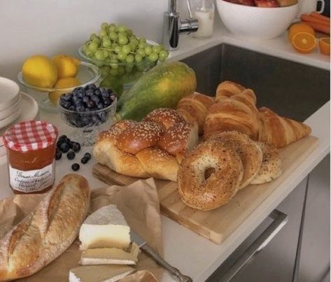 malusokay's tweet image. Sundays are for cosy brunch dates 🥯