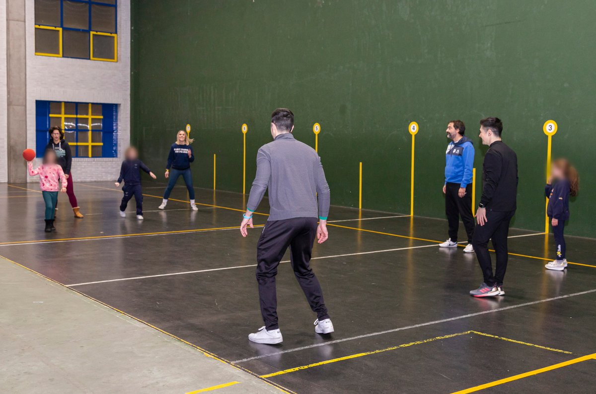 ui1Universidad's tweet photo. 🏃♂️Para uno de los participantes del Proyecto PHASE, realizar ejercicio en familia, además de ser una práctica saludable, fomenta el vínculo entre padres e hijos y permite pasar más tiempo a su lado y disfrutar en familia.
#UniversidadIsabelI #PHASE #PHASEFamily #PHASEProject https://t.co/lwCD9G2JJ3