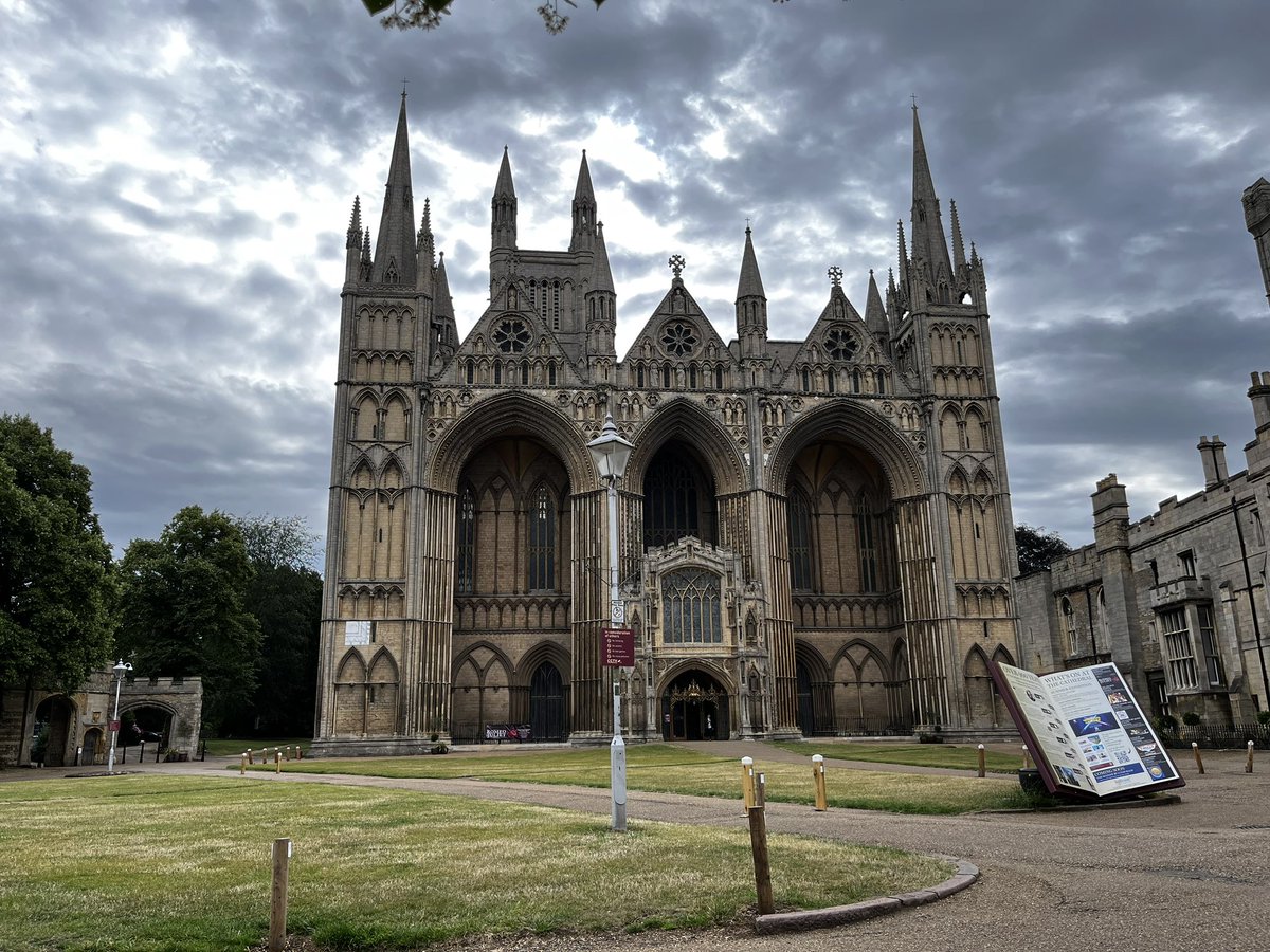 Back at the keys again this morning for the final hurrah of the choir year. 
One or two notes to play… Mozart, Bairstow, Howells, Holst…🔥🧯