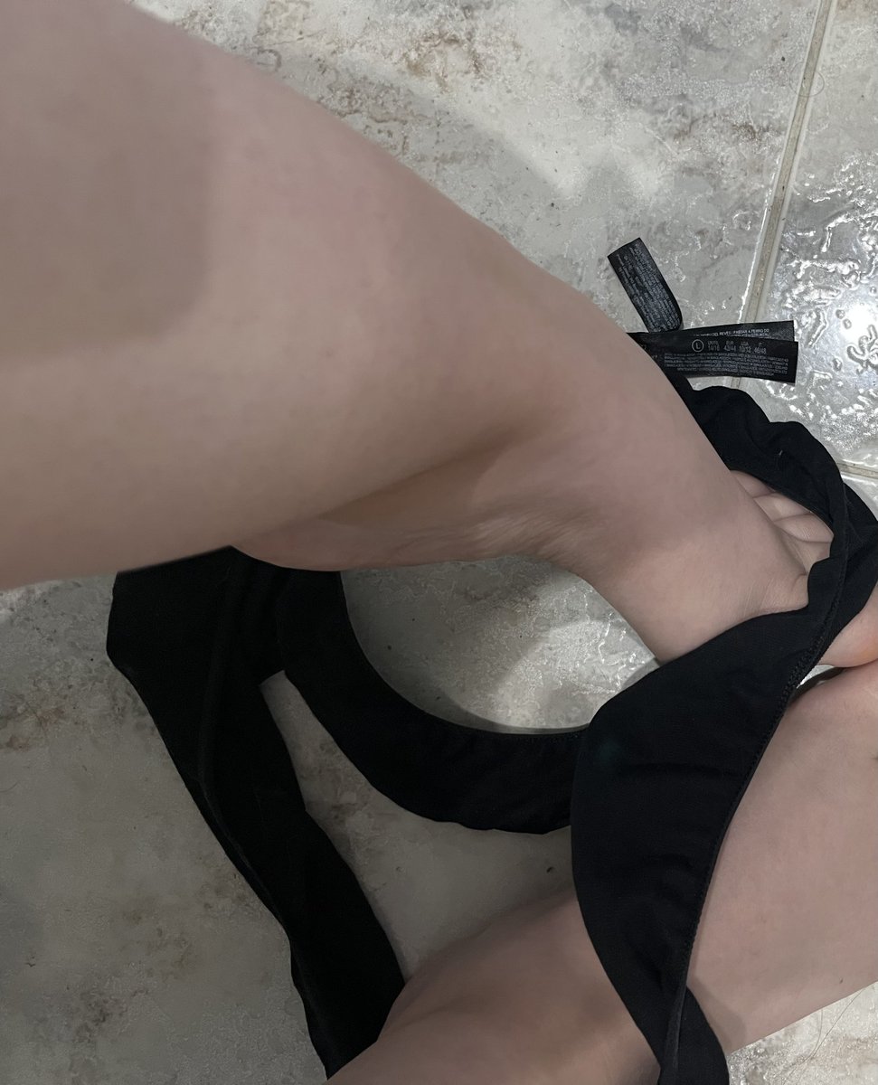 Marshmy3's tweet photo. Buenos días babys 🔥☕ me consigues en FunwithFeet como dulce marshmy 🍭🍬💦 #pies #PiesBonitos #foot #Like #LikeForLikes #FelizDomingo #delicioso https://t.co/WN4mE6tw6k