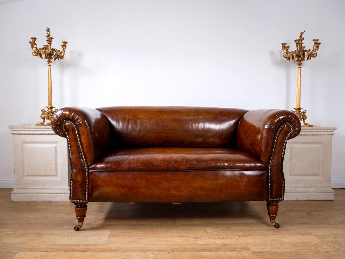 HarAntiques's tweet photo. A late 19thC double drop-end Chesterfield leather sofa by Robertson &amp; Coleman Ltd, Norwich. Outstanding colour. 

Now available: https://t.co/KWU7LTLERa

#antiques #interiors #countryhouse https://t.co/nhE66phHIG