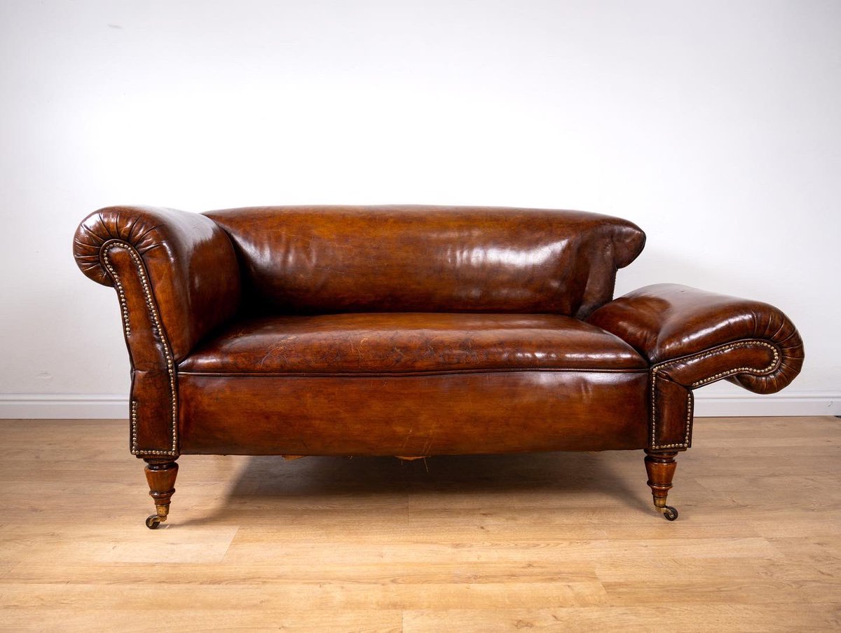 HarAntiques's tweet photo. A late 19thC double drop-end Chesterfield leather sofa by Robertson &amp; Coleman Ltd, Norwich. Outstanding colour. 

Now available: https://t.co/KWU7LTLERa

#antiques #interiors #countryhouse https://t.co/nhE66phHIG