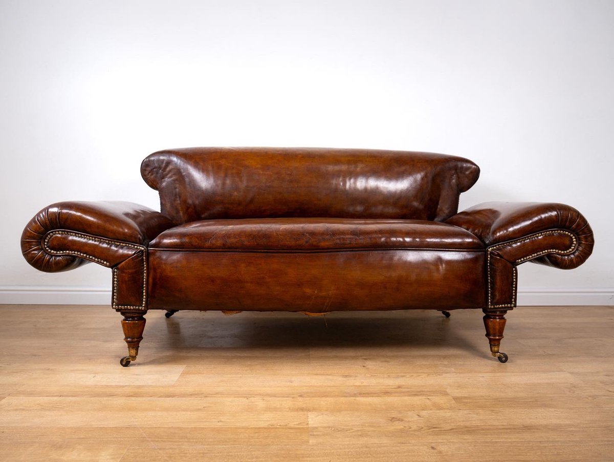 HarAntiques's tweet photo. A late 19thC double drop-end Chesterfield leather sofa by Robertson &amp; Coleman Ltd, Norwich. Outstanding colour. 

Now available: https://t.co/KWU7LTLERa

#antiques #interiors #countryhouse https://t.co/nhE66phHIG