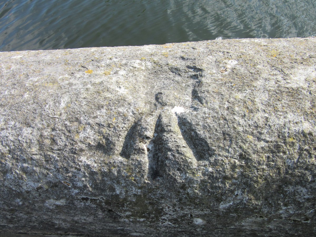 SignsTheReading's tweet photo. A nice benchmark on a quay wall spotted recently

https://t.co/HaxaPH82bH https://t.co/F0STQRdrd2