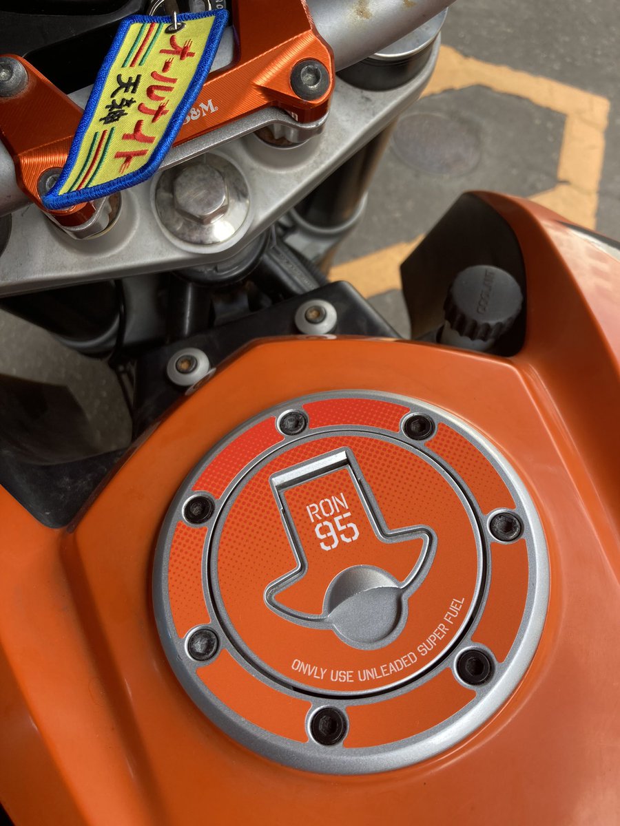yukichari45's tweet photo. うらわくうらわくゆうわく
#ktm #ktmduke #ktmduke125 #smallduke #旧型duke  #uragamiworks #ウラガミワークス #ウラガミワークスデカール #まずはこのへんから #フルデカール待ち遠しい #redbullデカールの誘惑😱 https://t.co/H4ugYmcOed