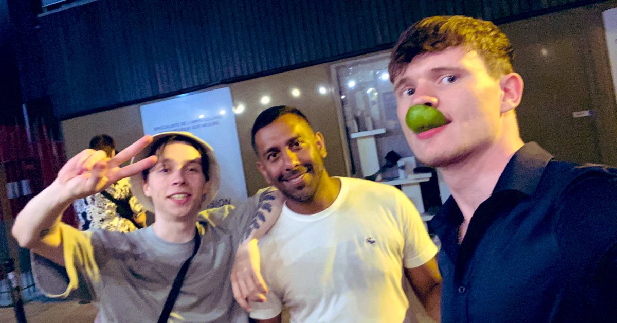 imy's tweet image. Paris 🤟🏽