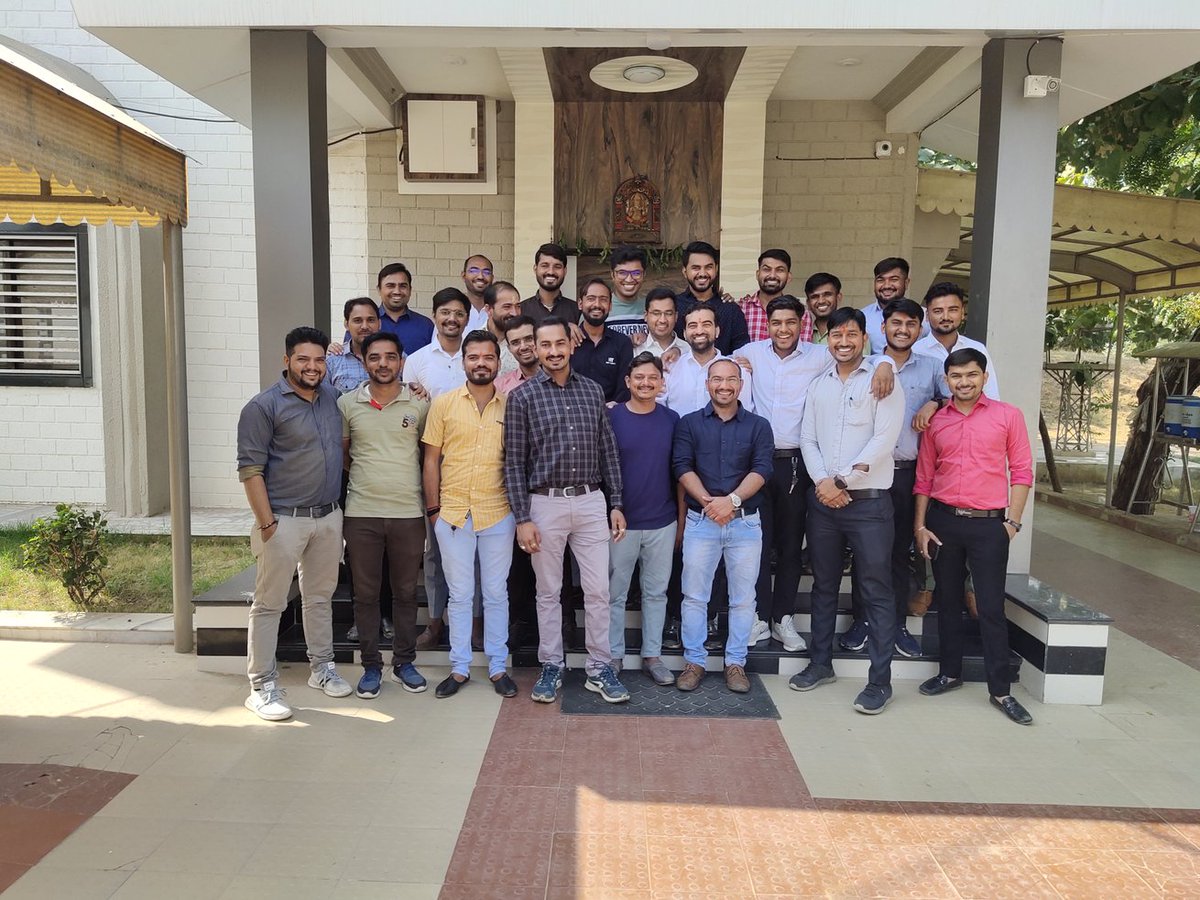 કોઈપણ બાબત સૌથી પહેલા જેની સાથે શેર કરવાનું મન થાય,!

"એ મિત્ર જ હોય શકે"