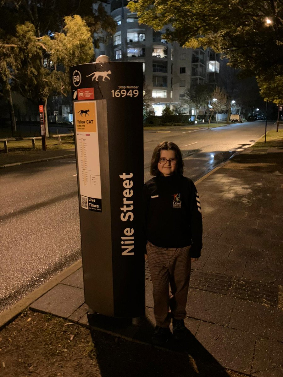 Los López de Araya somos estupendos. Mi nieta no lleva una semana en Australia y ya han puesto una calle a su nombre. Y fijaos en la sudadera.
<a href="/Askartza_bmano/">Askartza Eskubaloia</a>